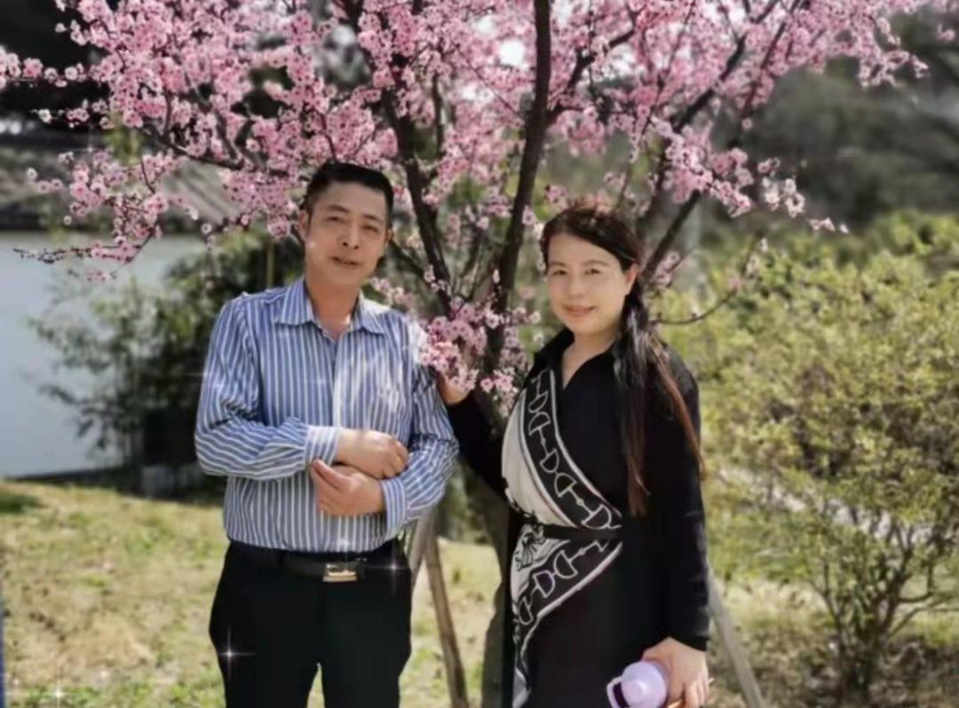 云昊晒许敏姚爸甜蜜合照,幸福同框引起网友热议|许敏|徐敏|云浩_新浪