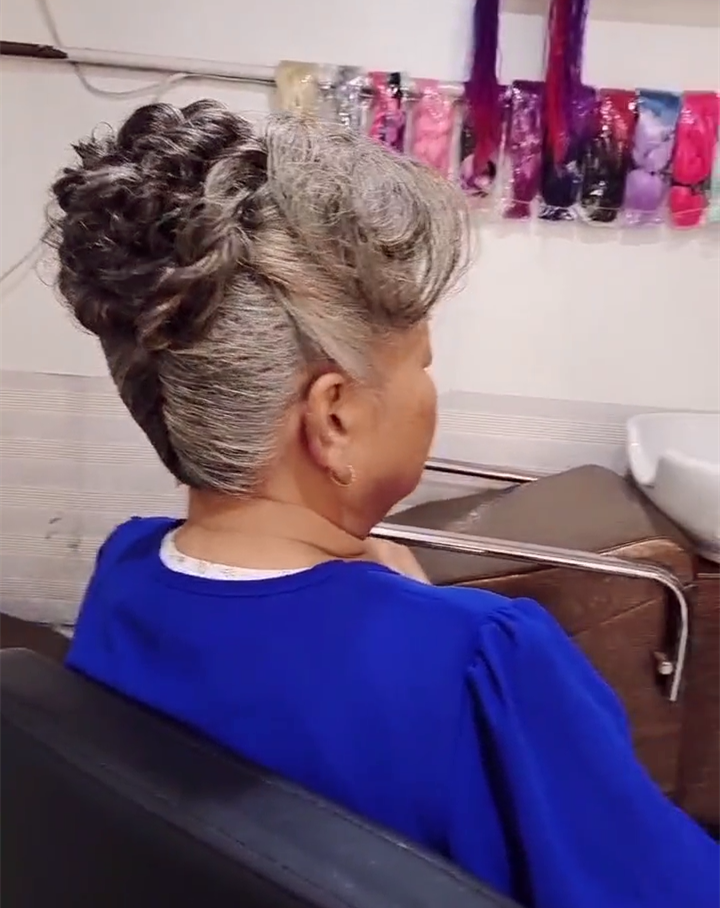 中老年女性烫了头发怎么盘好看六款实用的造型精致又显年轻