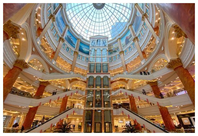上海市区最大的商场豪华装修如同欧洲宫殿一整天都逛不完