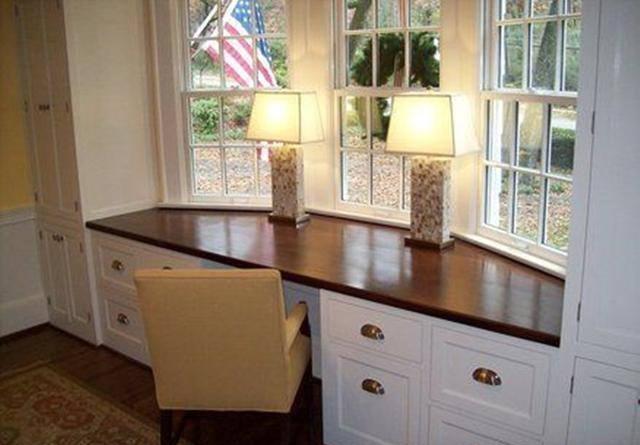 如果家里没有飘窗的话,可以自己打框做个假飘窗,梯形设计更大更舒适