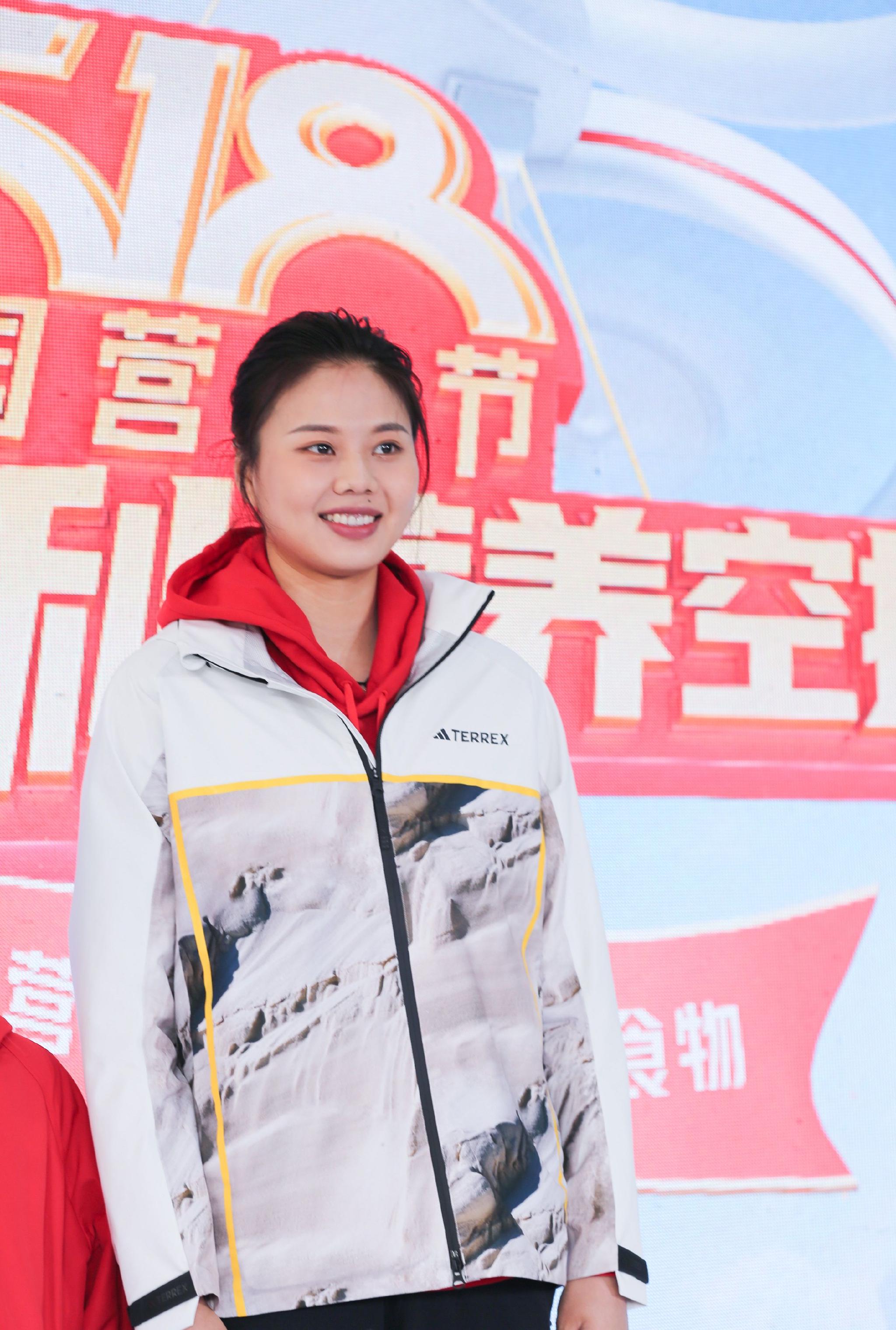 龚翔宇!小宇宙空降山西太原,参加女排赞助商活动美图