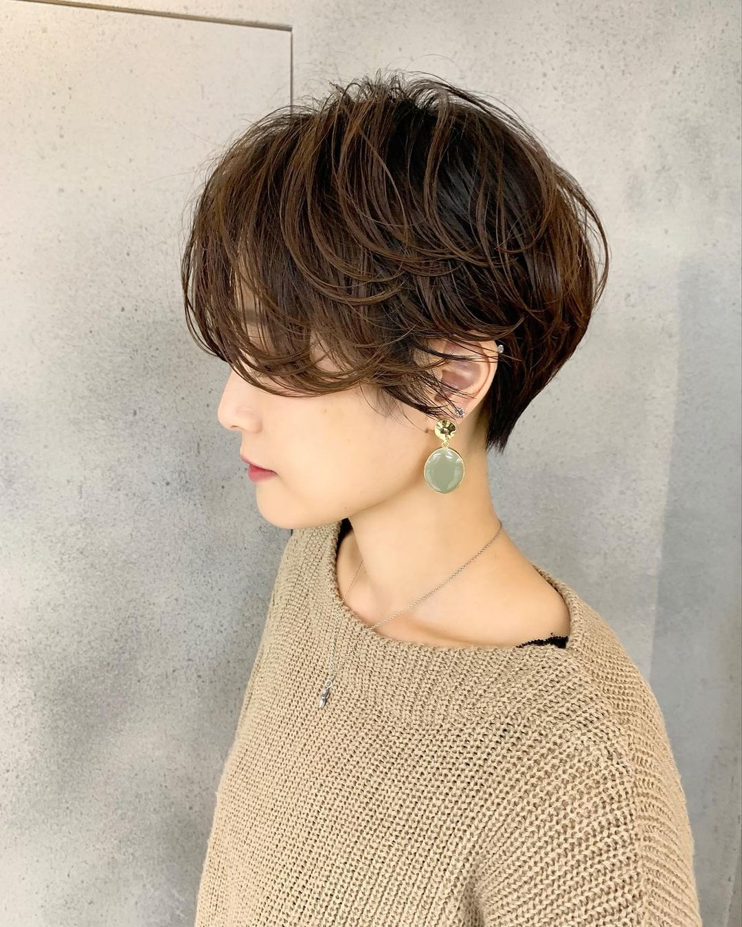 元旦爆款发型分享气质烫发洋气卷特色短发显白染