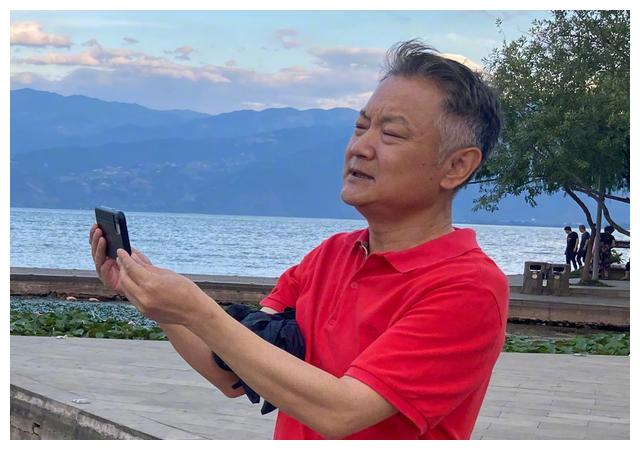 欧阳奋强24岁女儿罕曝近照!巴掌脸大眼高颜值,与妈妈长相如复刻