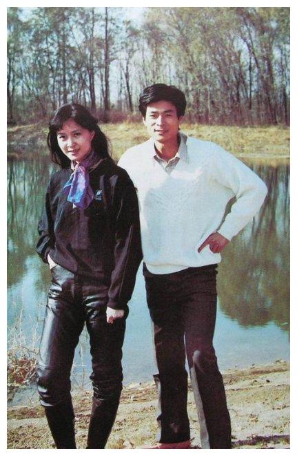 方舒 陈国星徐帆,蒋雯丽,陈红,周韵,赵涛等女星都抓住大导演丈夫不放