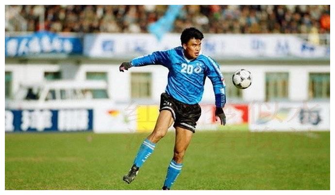 大连足球史上今天，1997年郝海东首秀，大连万达3比1四川