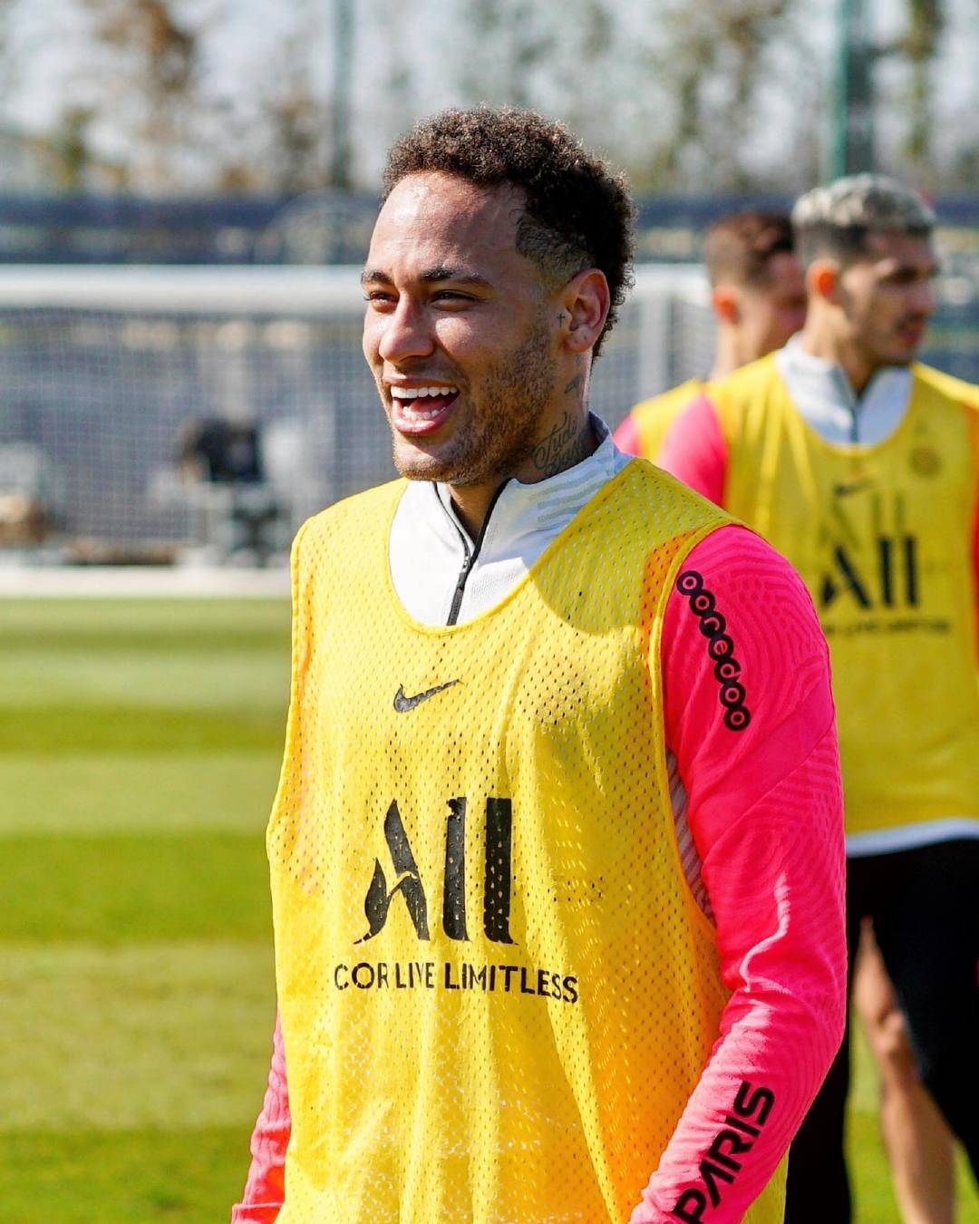 巴黎圣日耳曼足球队球星内马尔今日份训练照片