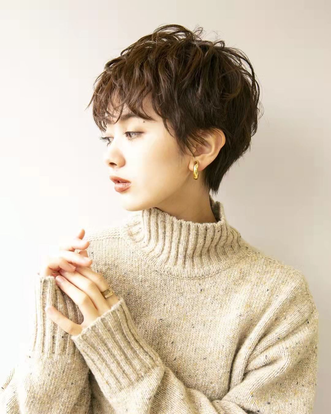 时尚减龄的短发,当属"时髦色 纹理烫"最流行,显脸小又显气质__财经