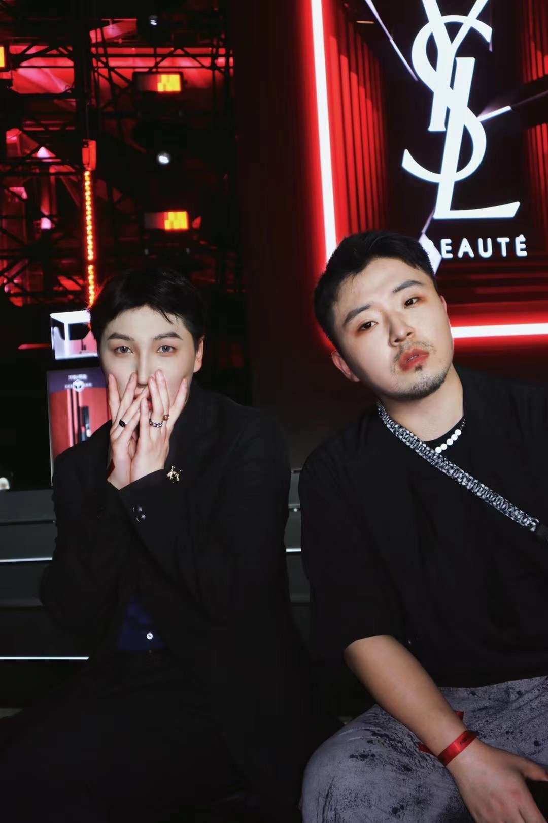 天才小火龙精致太郎双人徐亮相ysl活动玩转明日潮流新风向