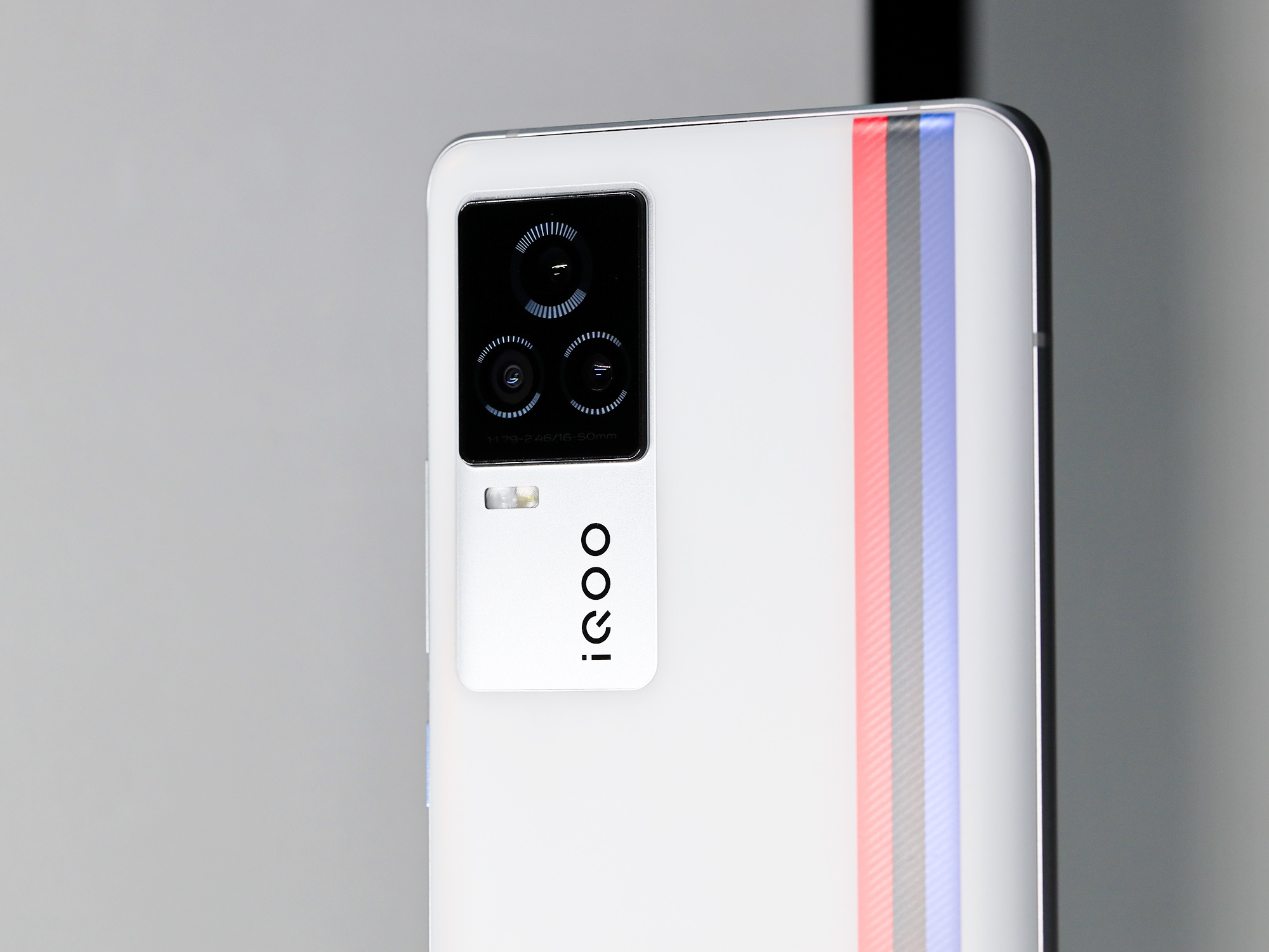 实力强悍的旗舰速度美学 iqoo 7传奇版图赏