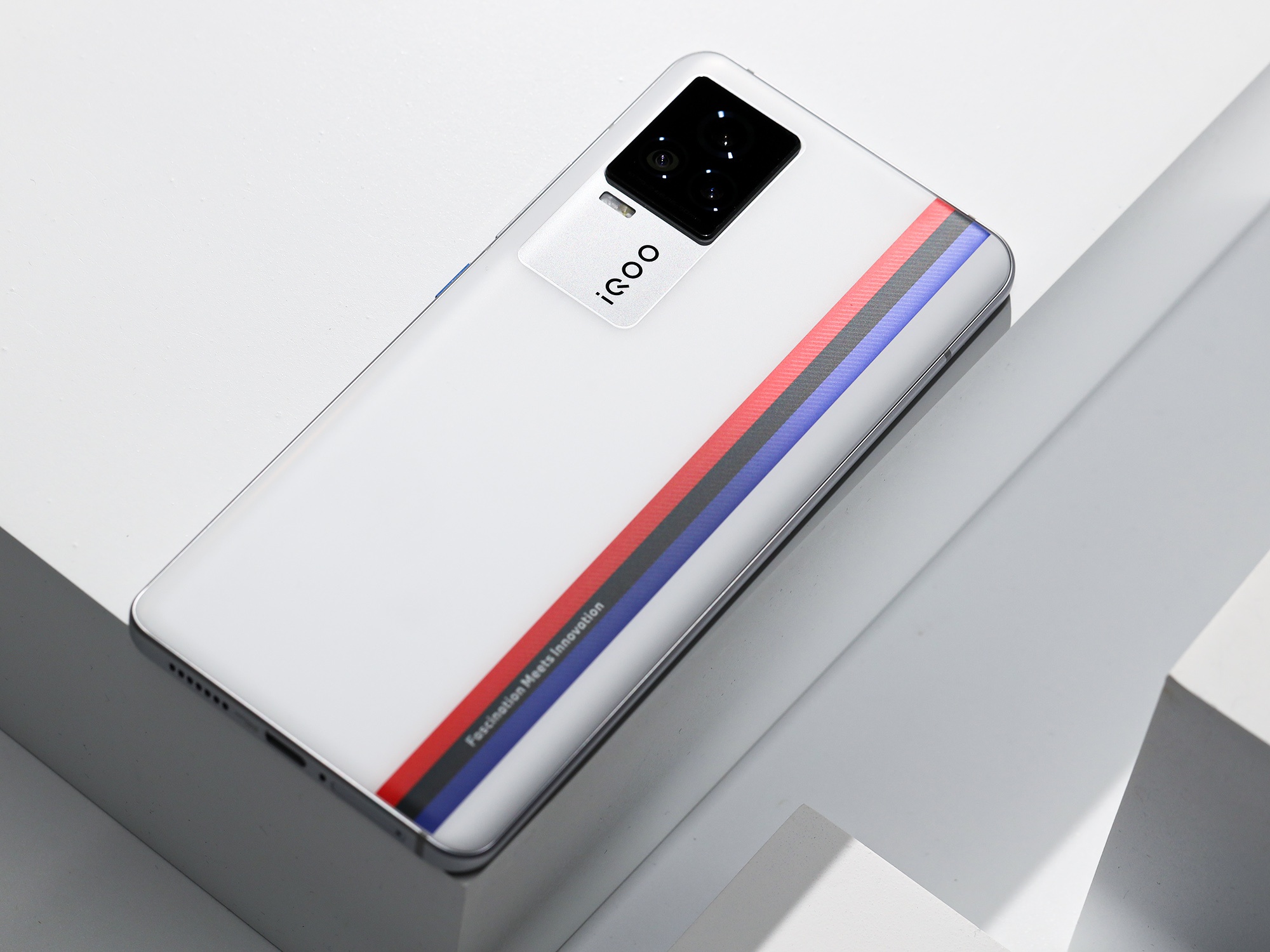 实力强悍的旗舰速度美学 iqoo 7传奇版图赏