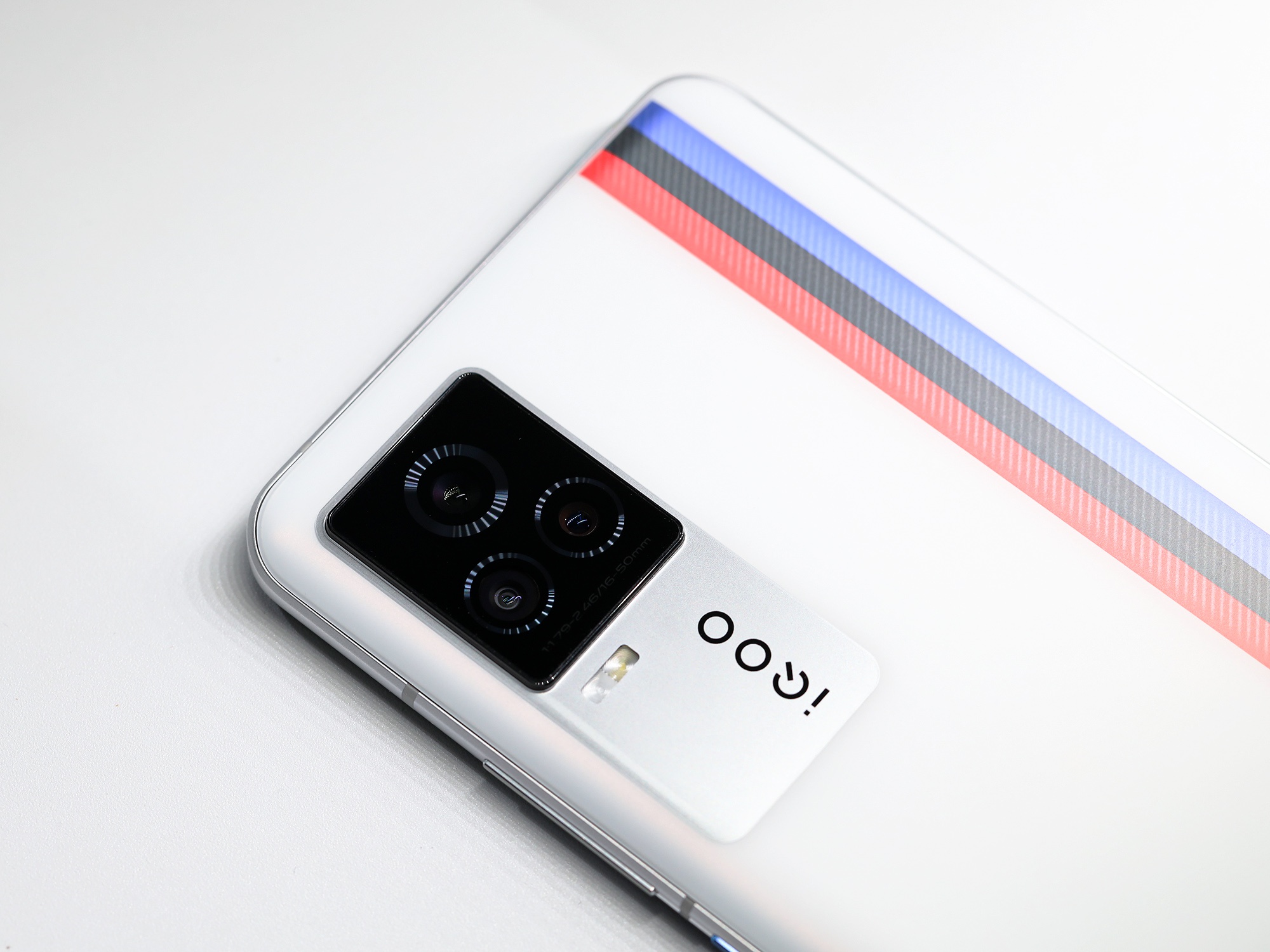 实力强悍的旗舰速度美学 iqoo 7传奇版图赏