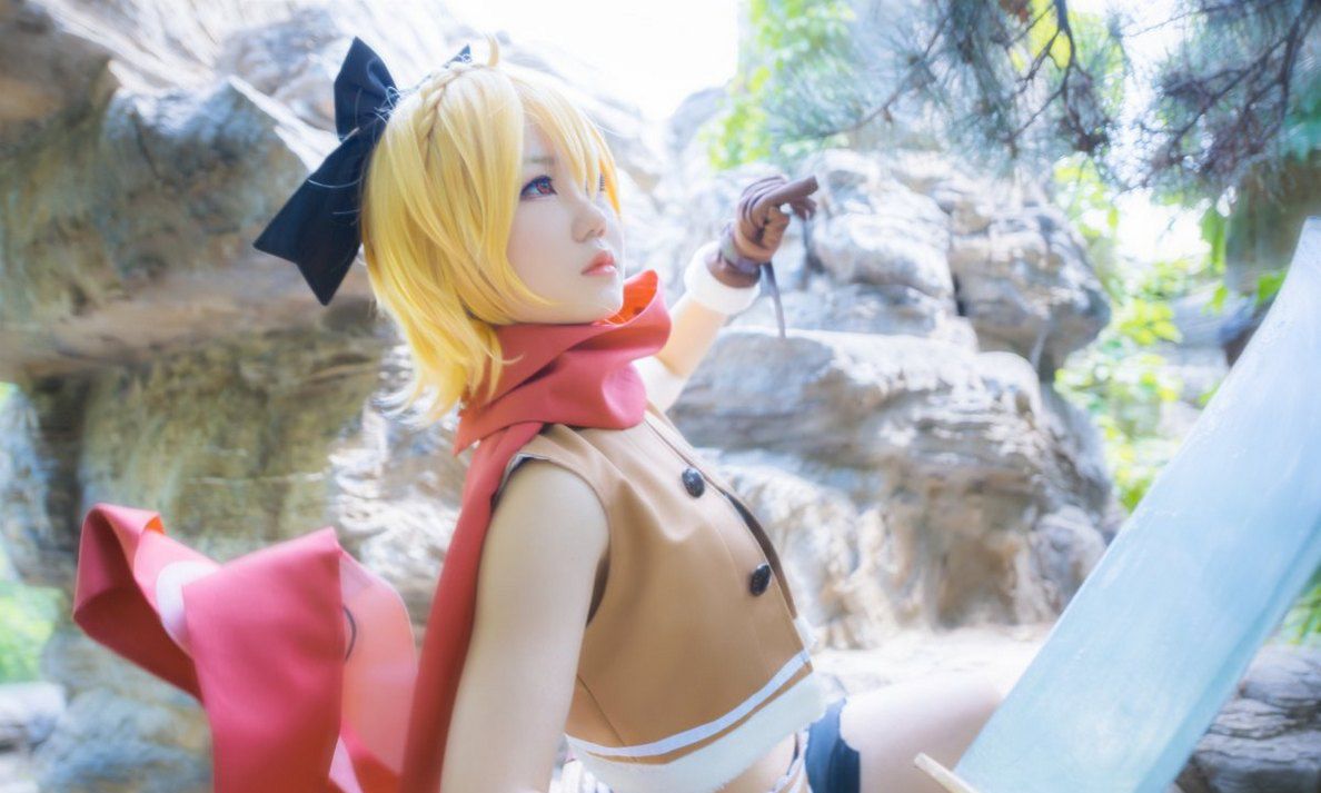 短发妹子cos《从零开始的异世界生活》菲鲁特,这身装扮真俊俏!