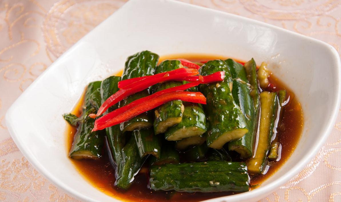 酱黄瓜之前,多加一个步骤,黄瓜脆嫩爽口,吃一口超级下饭