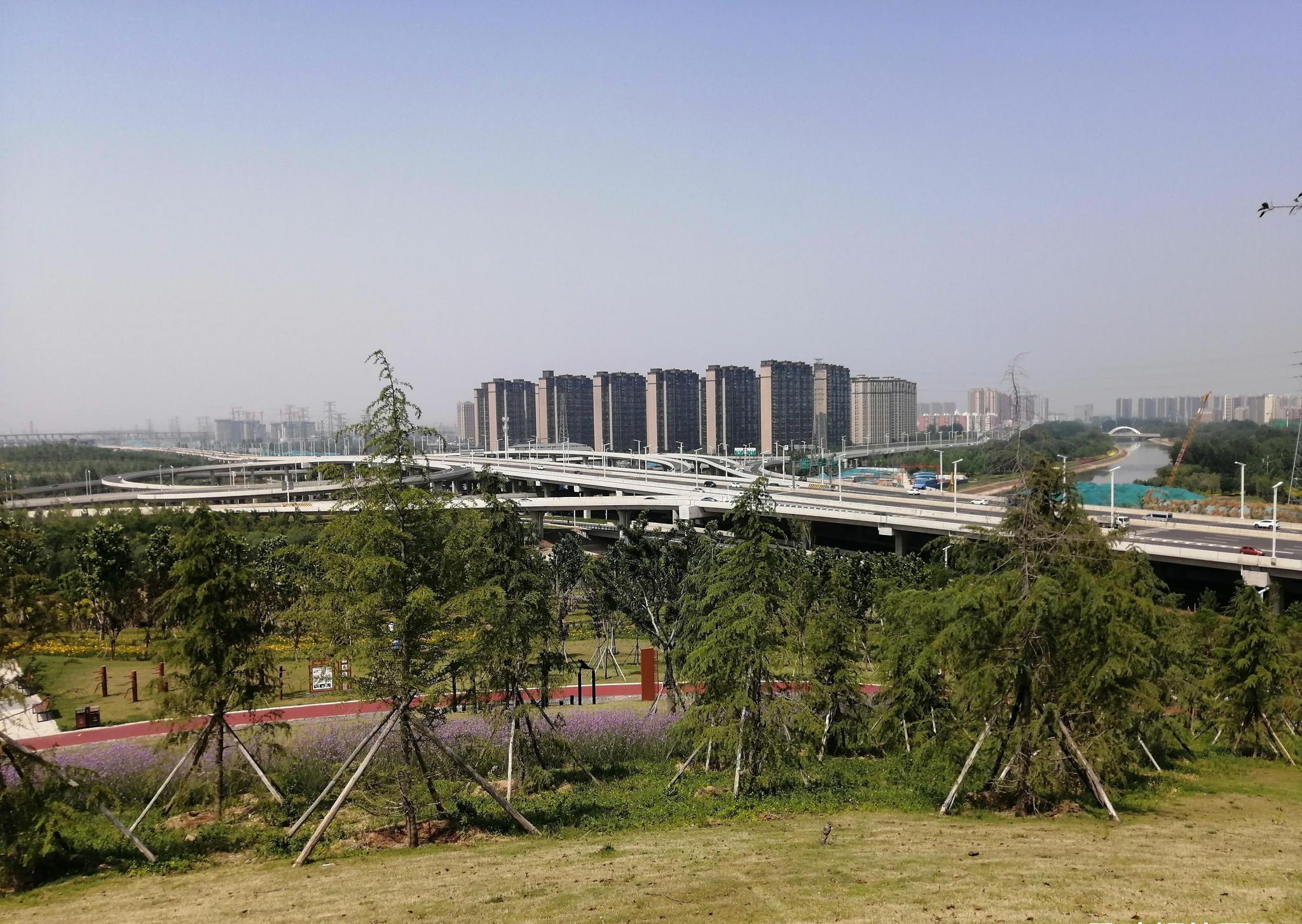 郑州平安大道北侧的高铁公园了解非物质文化遗产的好地方