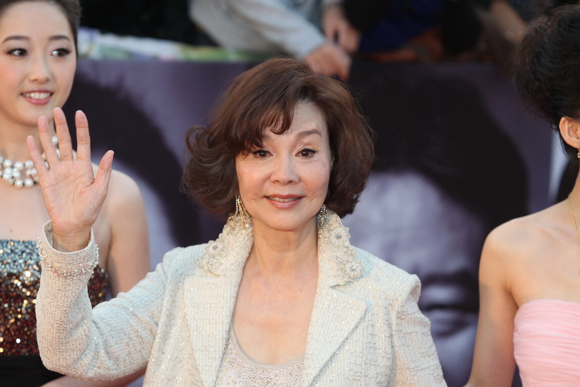 归亚蕾的短发,才是奶奶辈最适合的减龄发型,时髦优雅端庄大气