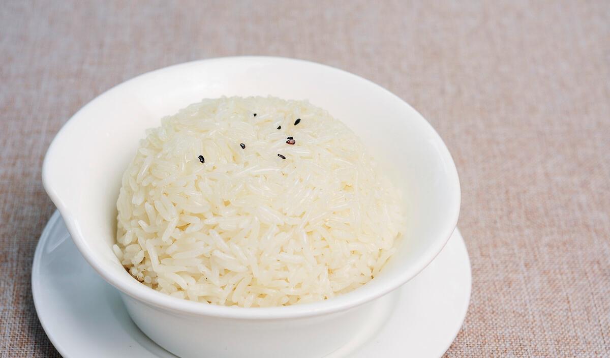 煮米饭,只加水是大错,教你2个技巧,米饭粒粒分明,又香又软_高清图集