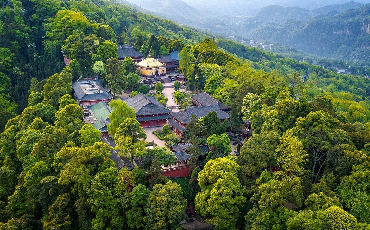 四川香火旺盛的寺庙,是峨嵋山八大寺庙之一,属全国重点寺院