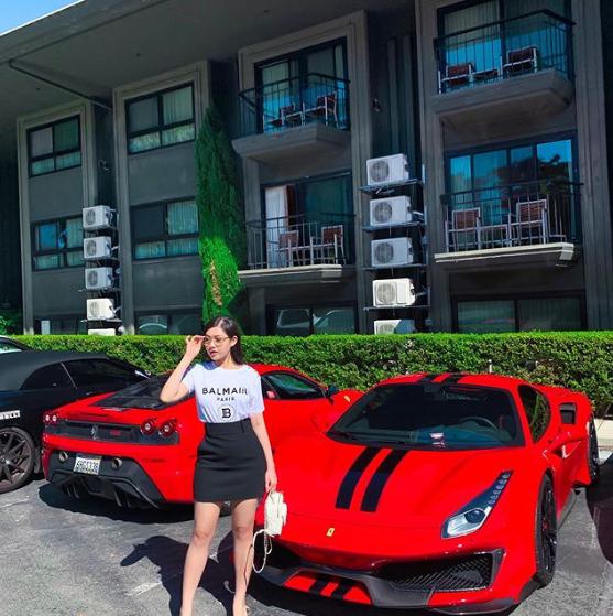 同样都是富二代,看看王思聪的豪车,再看看越南女富婆家里的豪车