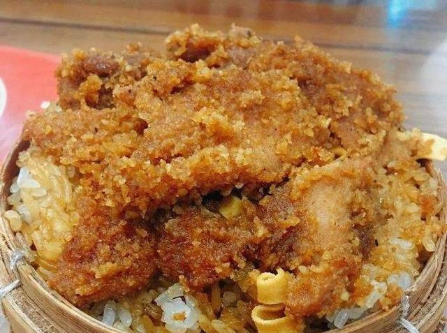 要介绍的第二件事应该是"小笼渣肉蒸饭",这是芜湖人知道的,这是我们