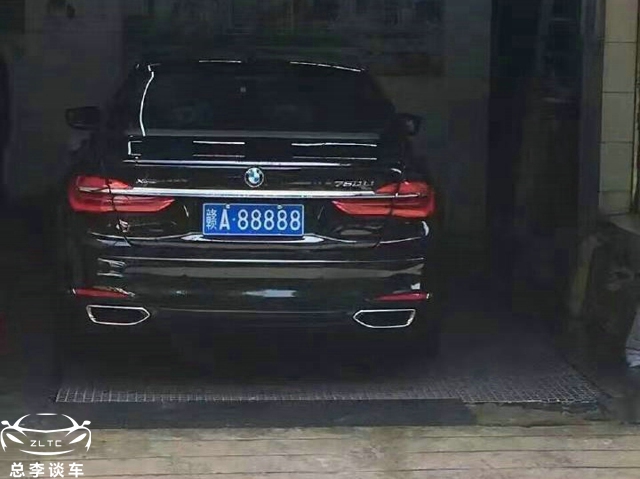 这辆赣a88888每次上街回头率都很高,虽说现在百万豪车不稀罕,但是百万