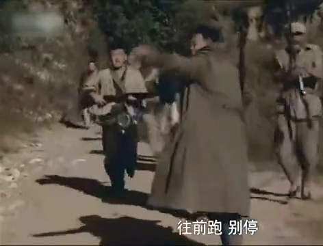 鬼子追击八路军缴获了一口行军锅,却调来大批部队保护,真逗_新浪新闻