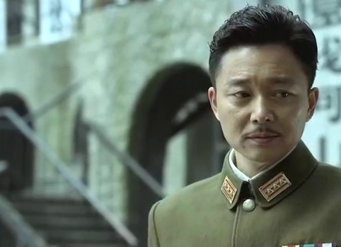 明楼正式到经济司报到阿诚却被南田课长看中夸奖他是个人物