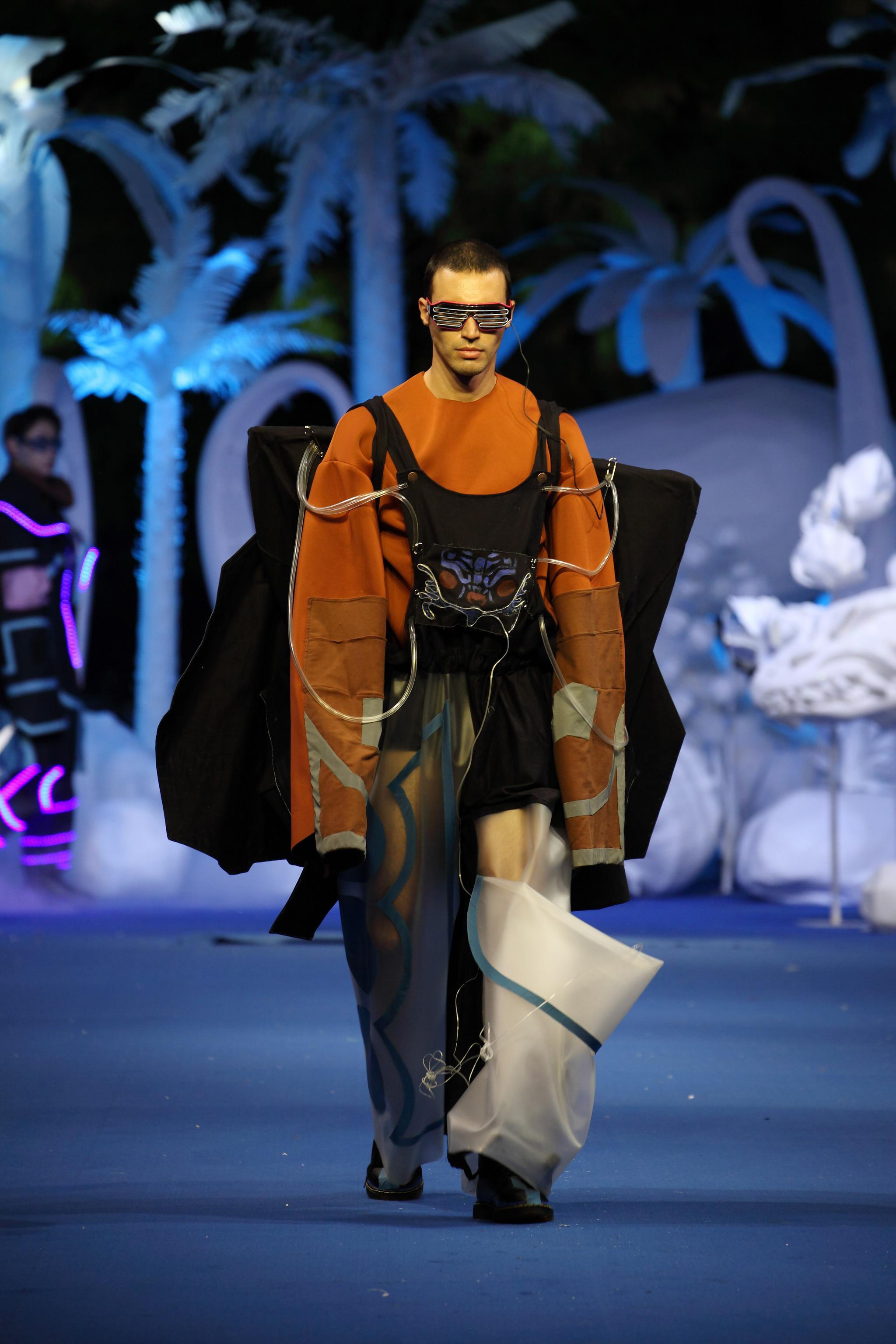 寰:常州纺织服装职业技术学院 精彩亮相2020中国国际大学生时装周