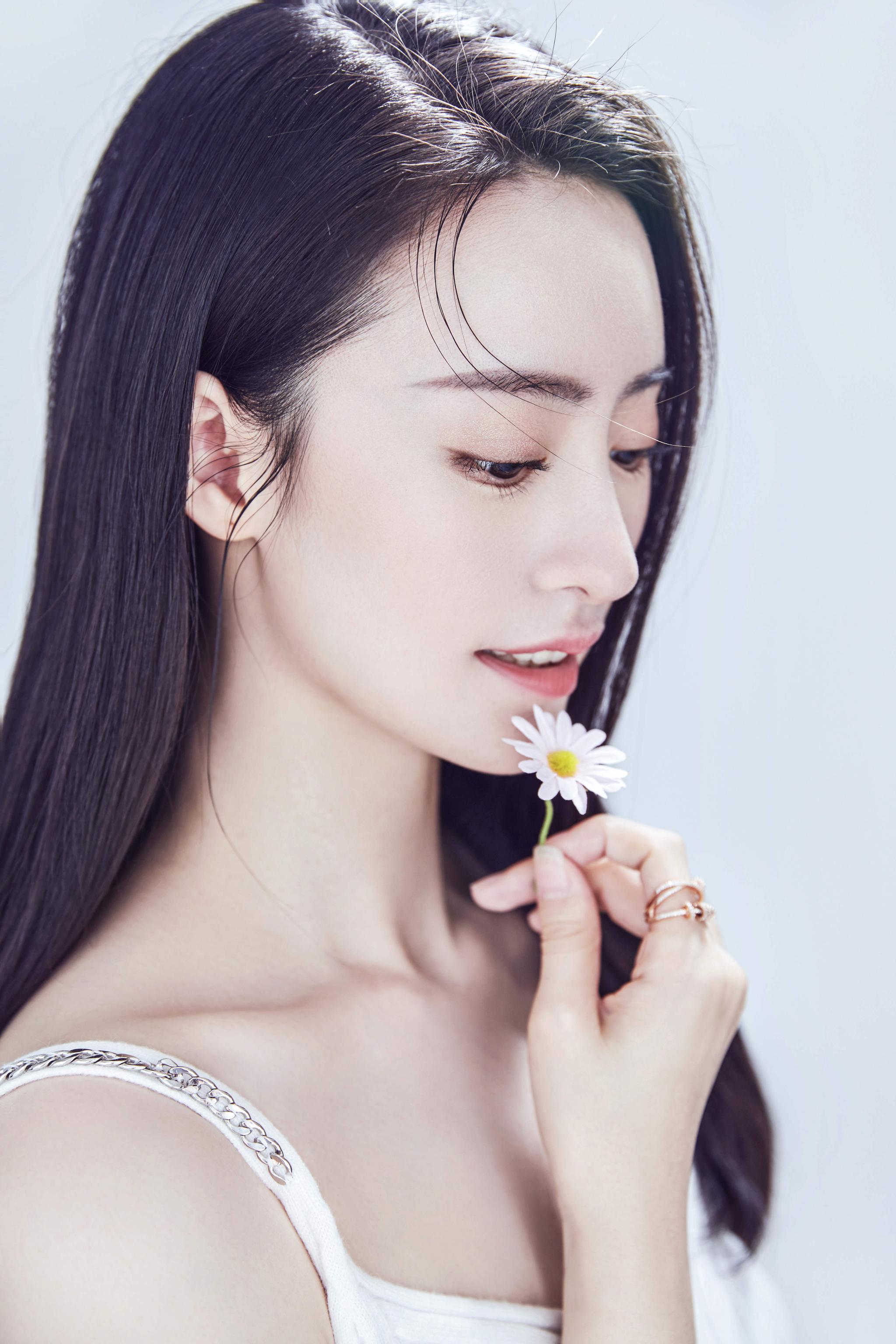 依灵古装大戏横店热拍中清新少女感写真展恬静淡雅气质