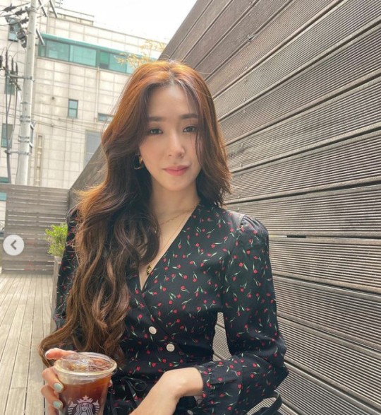 韩国女歌手tiffany社交网络发布近照