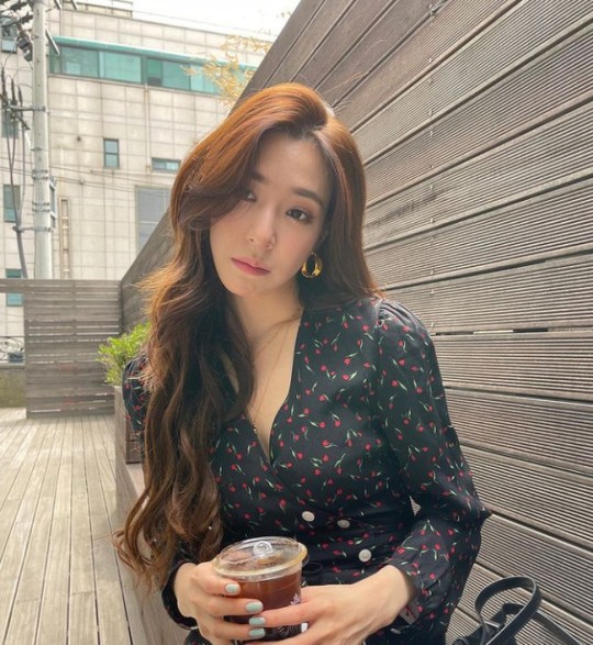 韩国女歌手tiffany社交网络发布近照