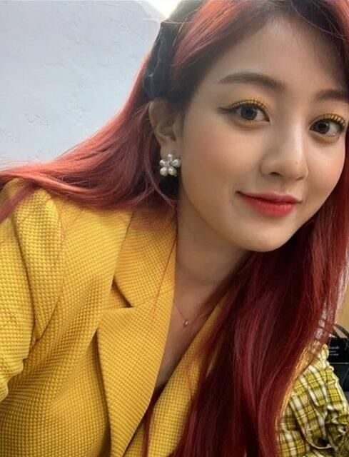 twice朴志效ins晒多张自拍私照,为2020年考生加油助威