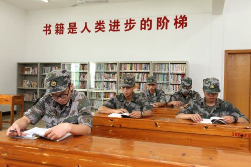 西藏自治区图书馆积极开展阅读进军营读书活动