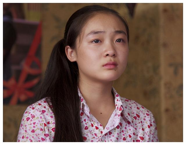 她曾让亿万观众落泪,凭"小花"一角感动观众,23岁美得不敢认|齐如意|一