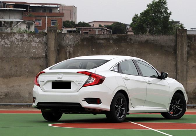 本田思域三厢版,开着"最好玩"车型,油耗才6升,你会喜欢吗?