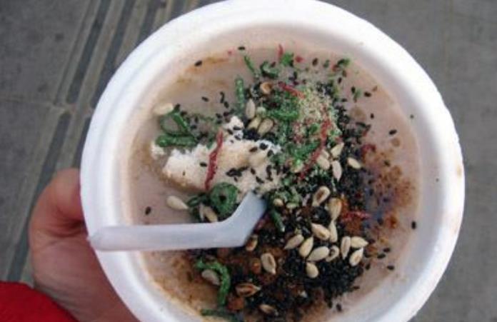 油面茶在甘南地区各地都有但以康县北部做得油面茶最具特色