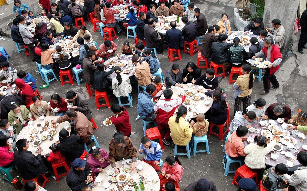 农村"坐席"之殇:一盘菜几秒钟被"打包",如此节约?