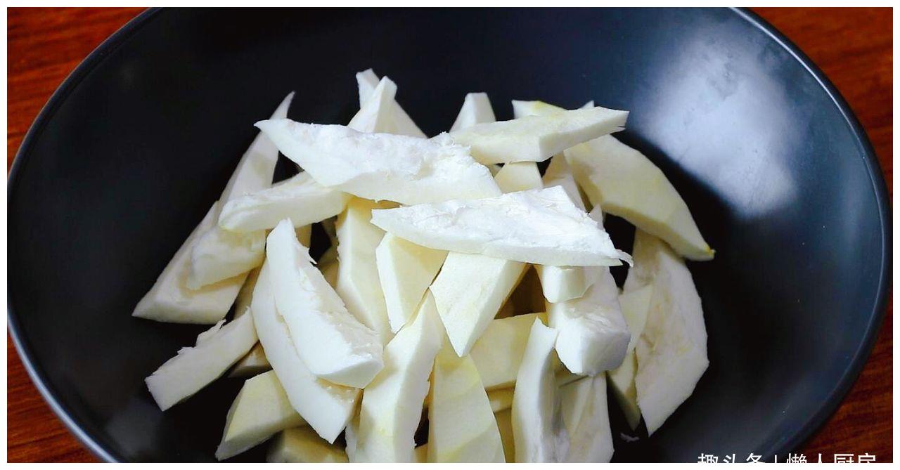 吃完柚子皮不要扔,做成柚子皮糖,大人小孩都爱吃,香甜不苦涩