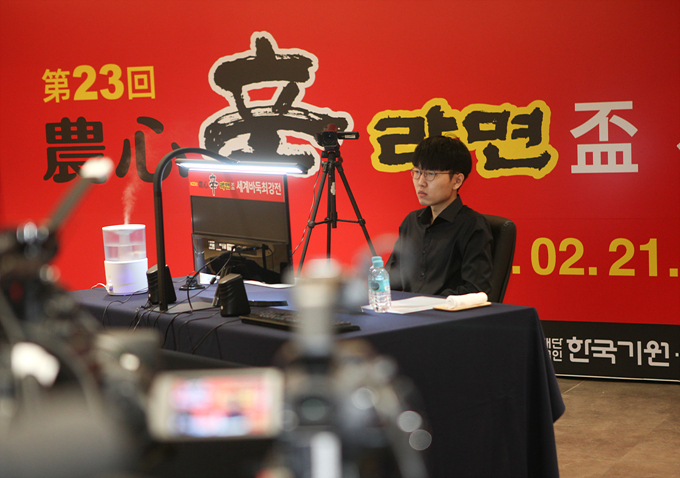 农心杯重赛申真谞击倒芈昱廷 跨届五连胜<a href=