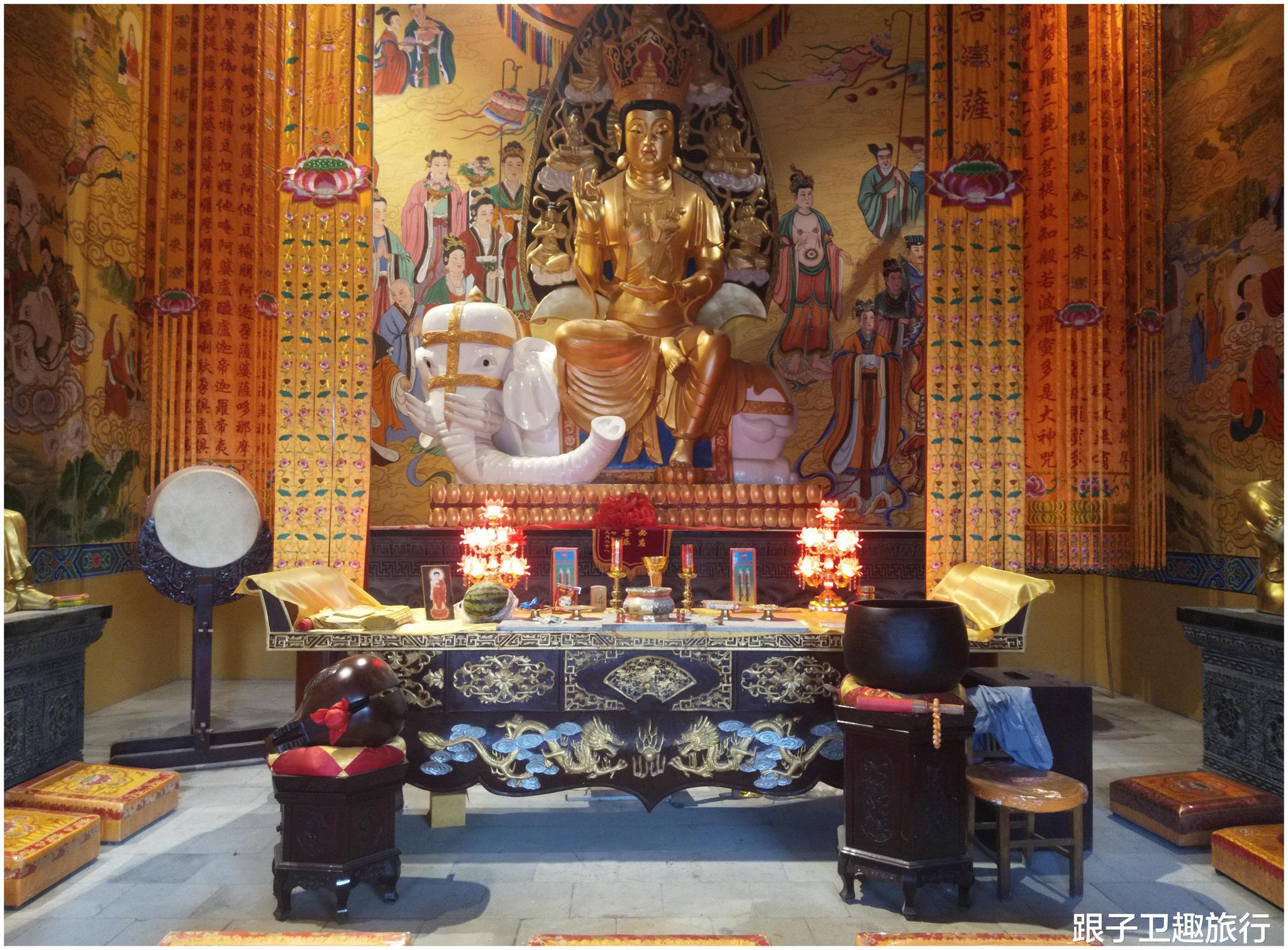 秦岭南五台山观世音菩萨的道场参天大树林立其间充满神秘感