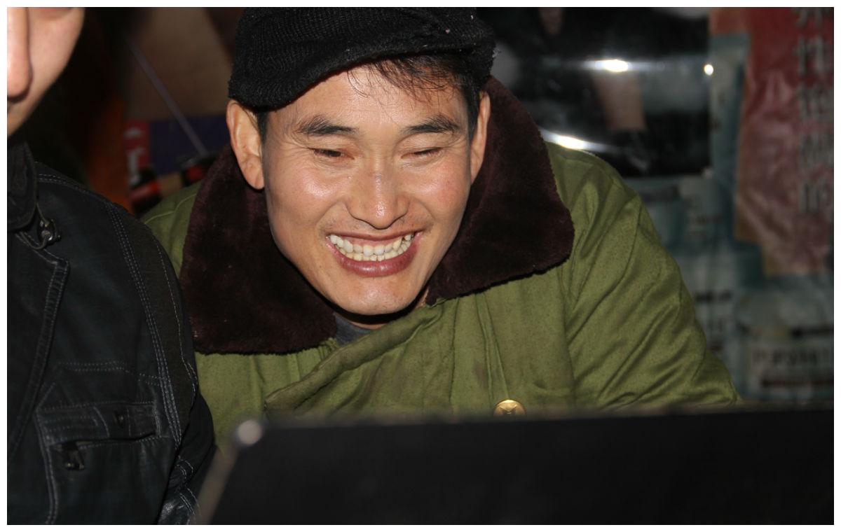 朱之文家门被踹拍摄者和大衣哥之间就真没用更好的解决办法吗