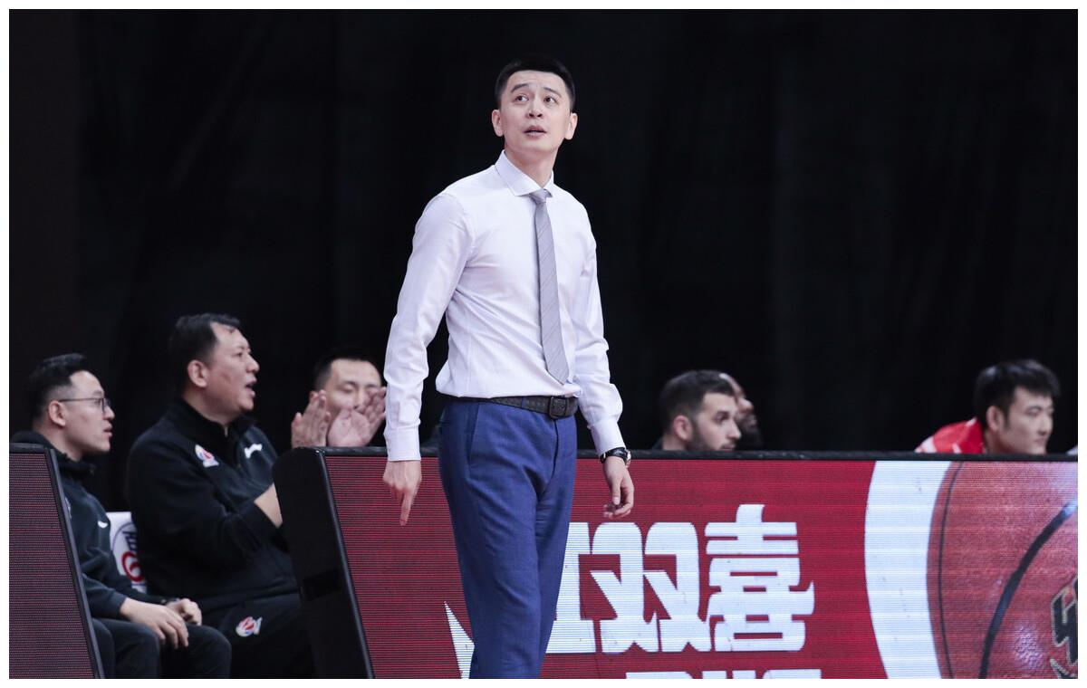 杨鸣喜从天降2米08大外援或火速驰援cba争冠叫板广东宏远