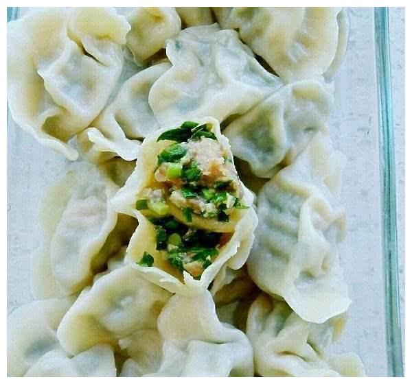 三鲜馅饺子是生活中很常见的饺子,味道可口,营养丰富.