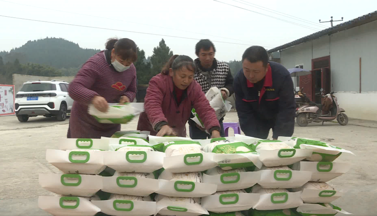 捐出3000斤大米给西安抗疫加油！南充嘉陵龙蟠镇这个乡亲的举动…休闲区蓝鸢梦想 - Www.slyday.coM