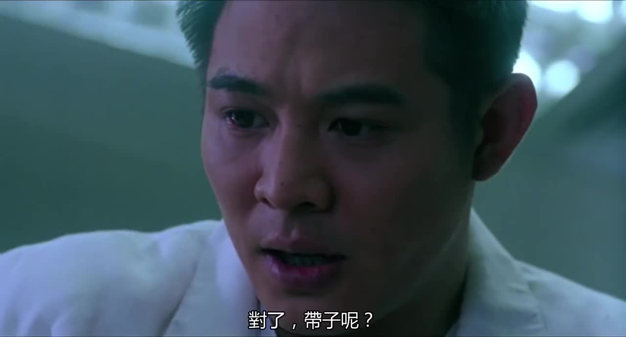 《鼠胆龙威》李连杰冒险救治邱淑贞,好感度蹭蹭往上涨