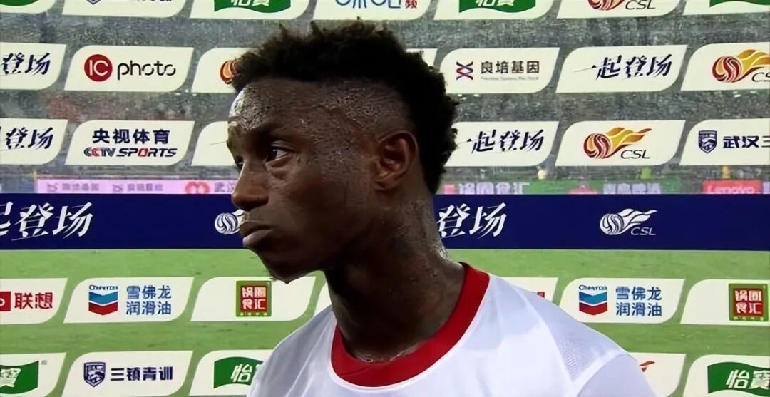 成都蓉城亏大了：卡隆继续留队躺平，转出、租借没人要