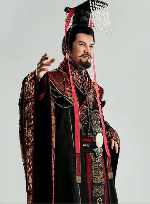 转眼多年过去,已成为老前辈的吕良伟依旧活跃在电视荧屏上,一袭古装长