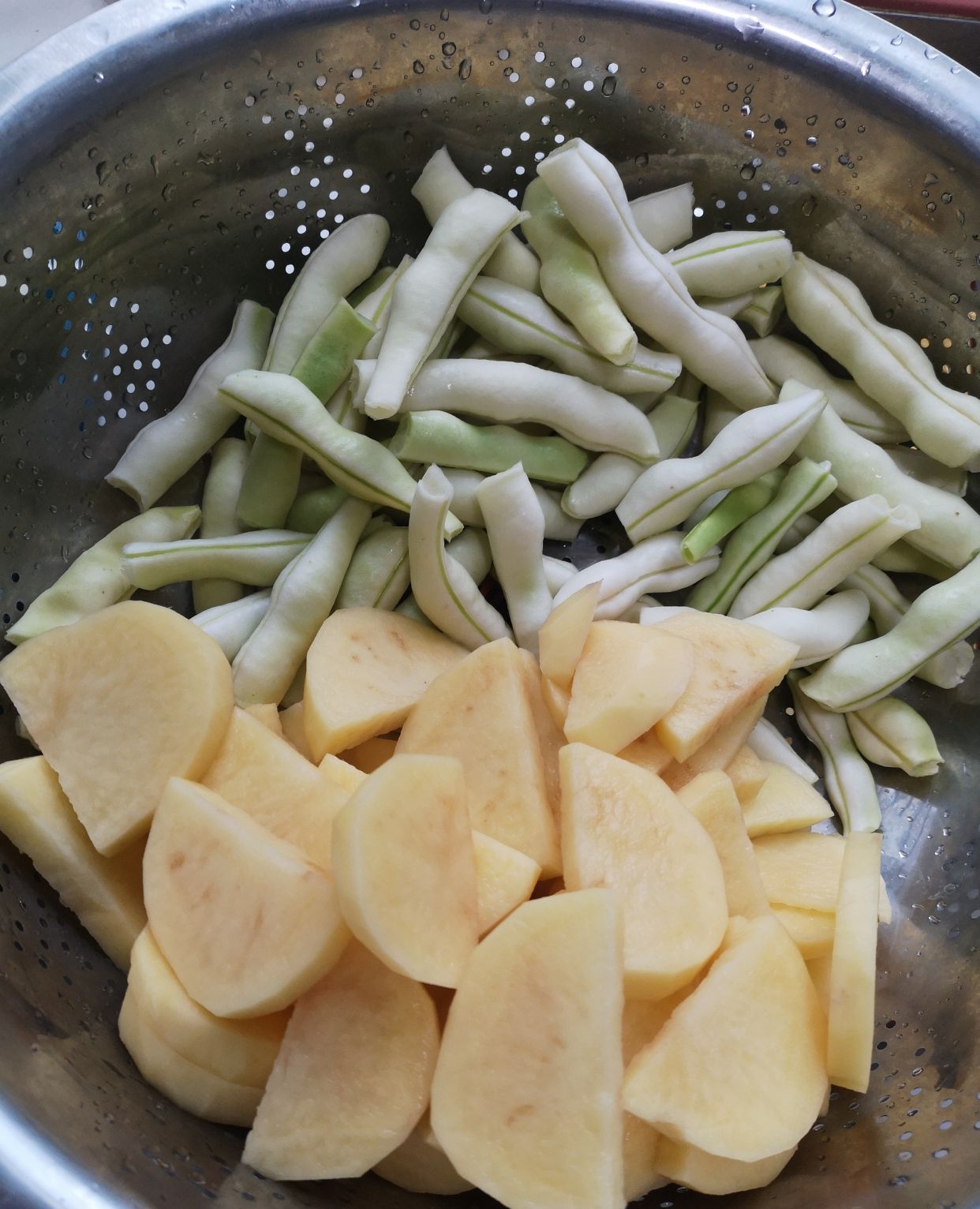 油炸米豆,土豆,炸酥肉