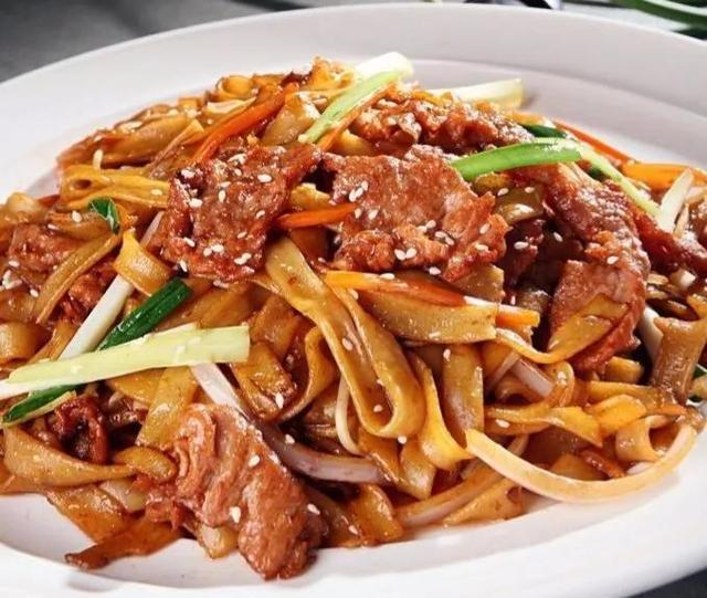 看似简单的一盘干炒河粉其实还是有讲究的