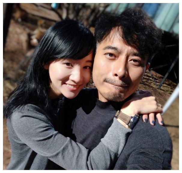 丈夫是知名演员,妻子不温不火,相差十岁5年生两个儿子|章龄之|娱乐圈