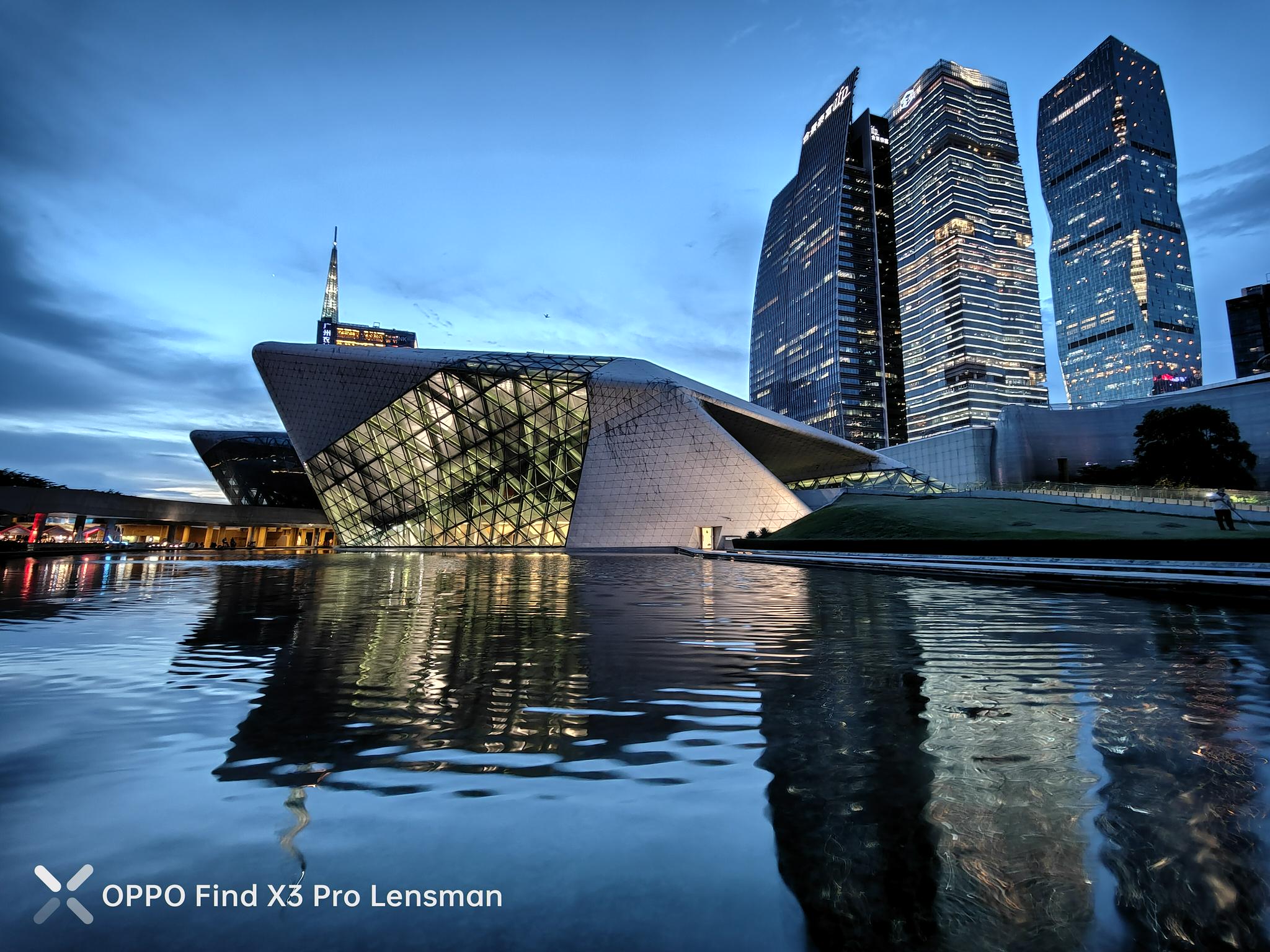 必然是在影像部分有更高的追求,这次的oppo find x3 pro摄影师版虽然